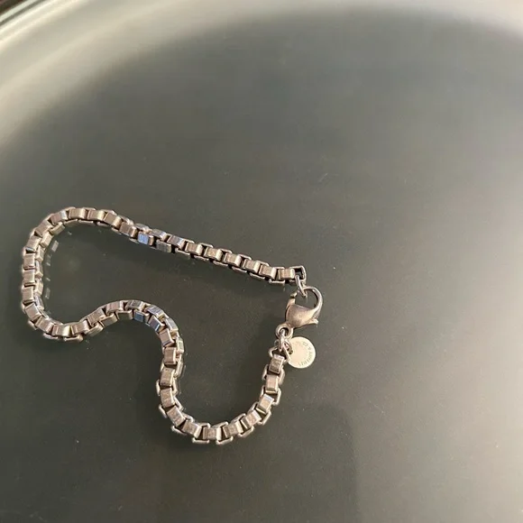 TIFFANY & CO. VENETIAN LINK STERLING SILVER BRACELET - Picture 3 of 8
